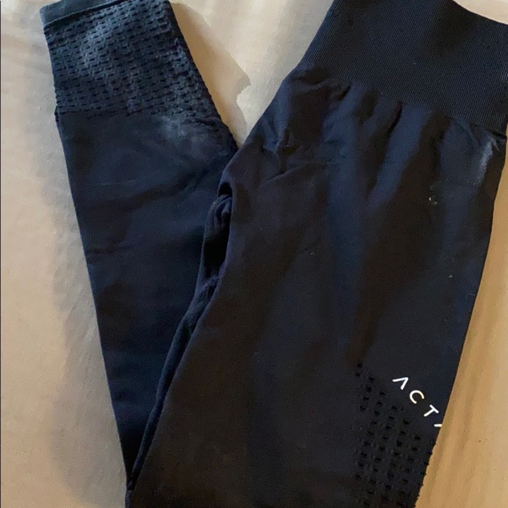 ACTA wear seamless perforated leggings